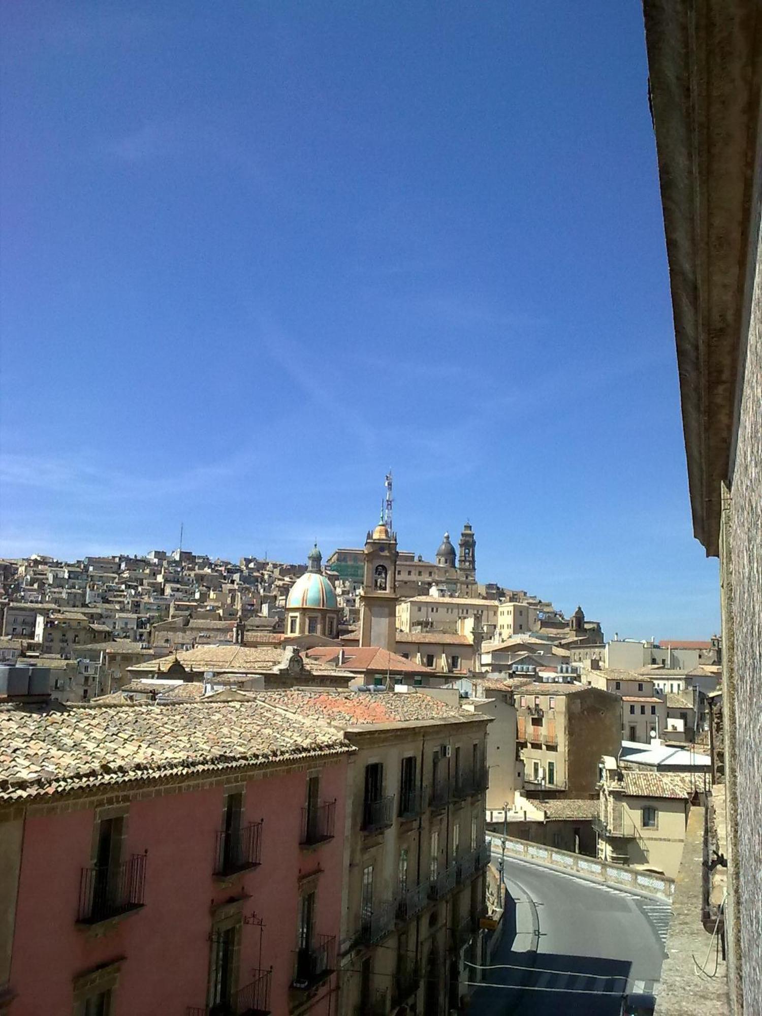 Gualtiero Camere & Suite Caltagirone Εξωτερικό φωτογραφία